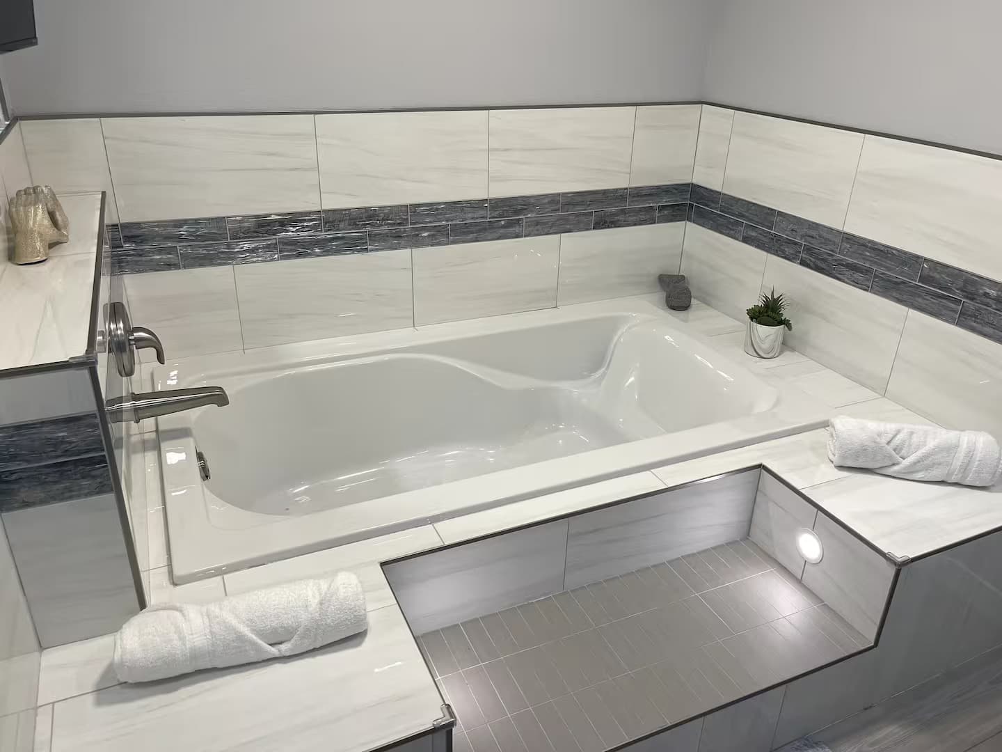 In-room soaking bathtub at Happy Escape Poway Guesthouse